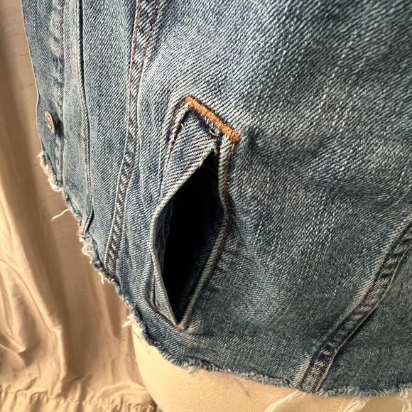 Old Navy frayed hem Sleeveless Denim Vest - Picture 6 of 9